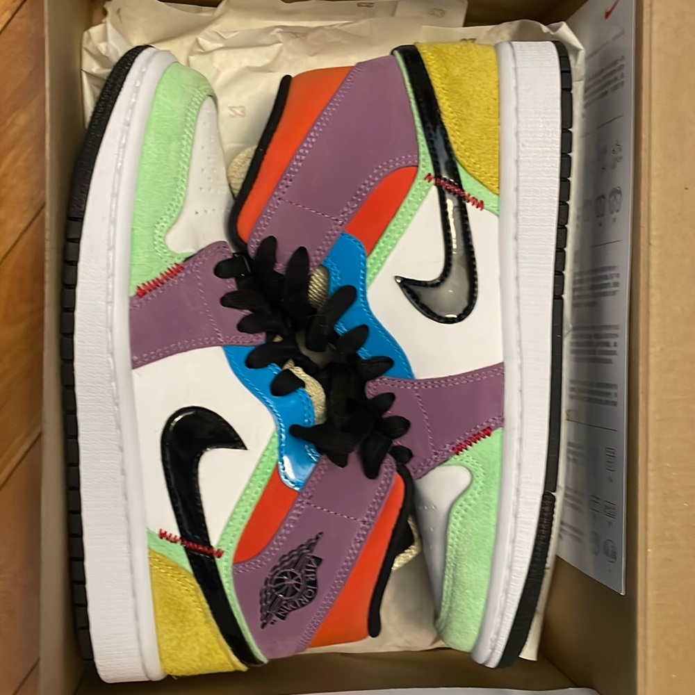 Air Jordan Mid Lightbulb